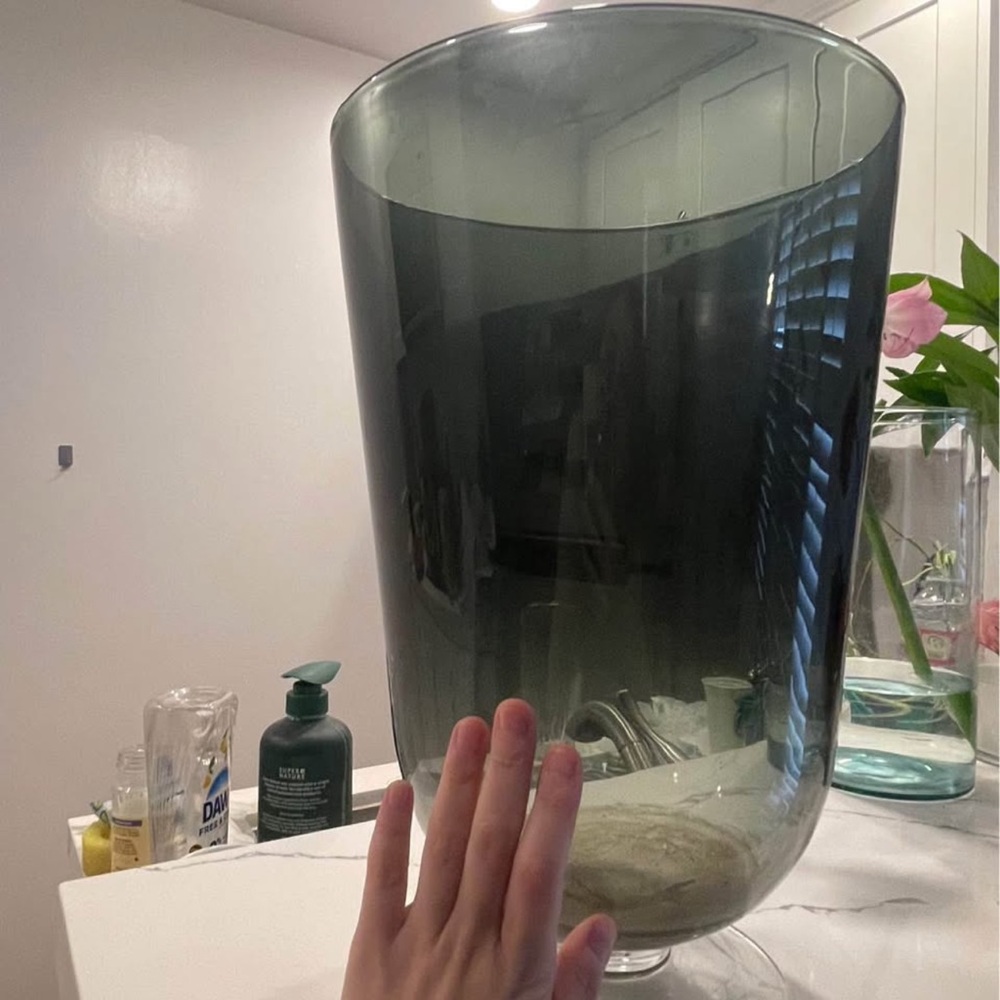 Smoked Glass Large vase orig 2540$ - Picture 6 of 8